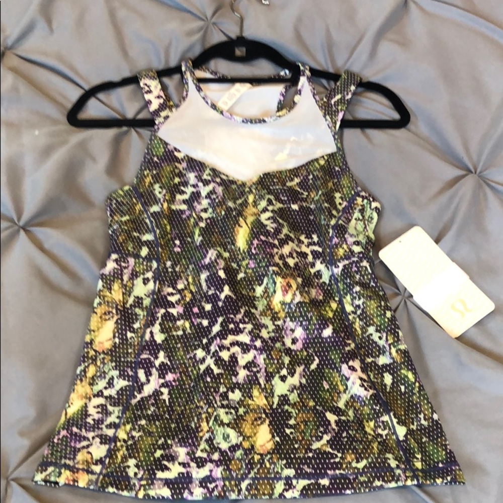 NWT Lululemon women’s top